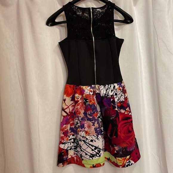 Dress - Picture 4 of 4